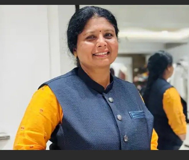 राजीनामा नाही, ही सरळ हकालपट्टी!” – सुषमा अंधारे आक्रमक मोठ्या नेत्यांना बाजूला करण्याच्या प्रकारावर त्यांनी कडक शब्दांत टीका करत राजकीय वर्तुळात खळबळ उडवली.