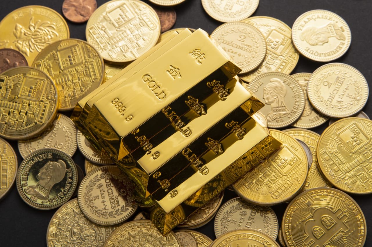 Gold Rate Today: सोनं स्वस्त झालं, आता खरेदी करायची की थांबायचं?